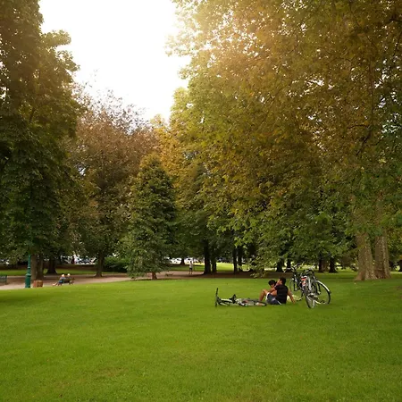 Apartment Renove Avec Terrasse Privative, En Plein Centre De Vichy, Proche Des Thermes Et Des Parcs. - Fr-1-489-216 Vichy