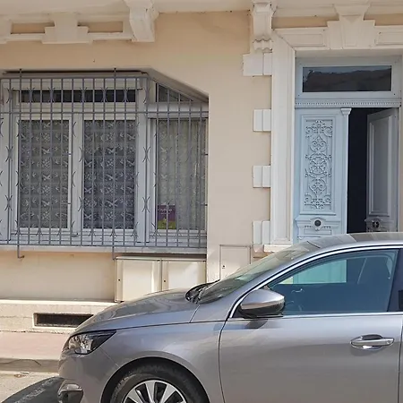 Renove Avec Terrasse Privative, En Plein Centre De Vichy, Proche Des Thermes Et Des Parcs. - Fr-1-489-216 *